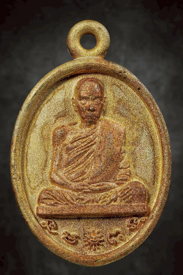 เหรียญหล่อรูปเหมือนที่ระลึกอายุ ๗๕ ปี หลวงปู่จันทร์ โฆสกิตติโก สำนักสงฆ์นิพัทธ์ธรรมาภรณ์ บ้านห่องวารี ต.ตาโกน อ.เมืองจันทร์ จ.ศรีสะเกษ เปิดจองครับ