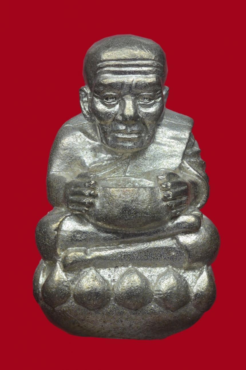 หลวงปู่ทวดอุ้มบาตร และ ตะกรุดแกะลาย รุ่น“เพชรลังกาสุกะ” ปี 2567 พระอาจารย์แดง วัดไร่บางตาวา จ.ปัตตานี เปิดจองครับ