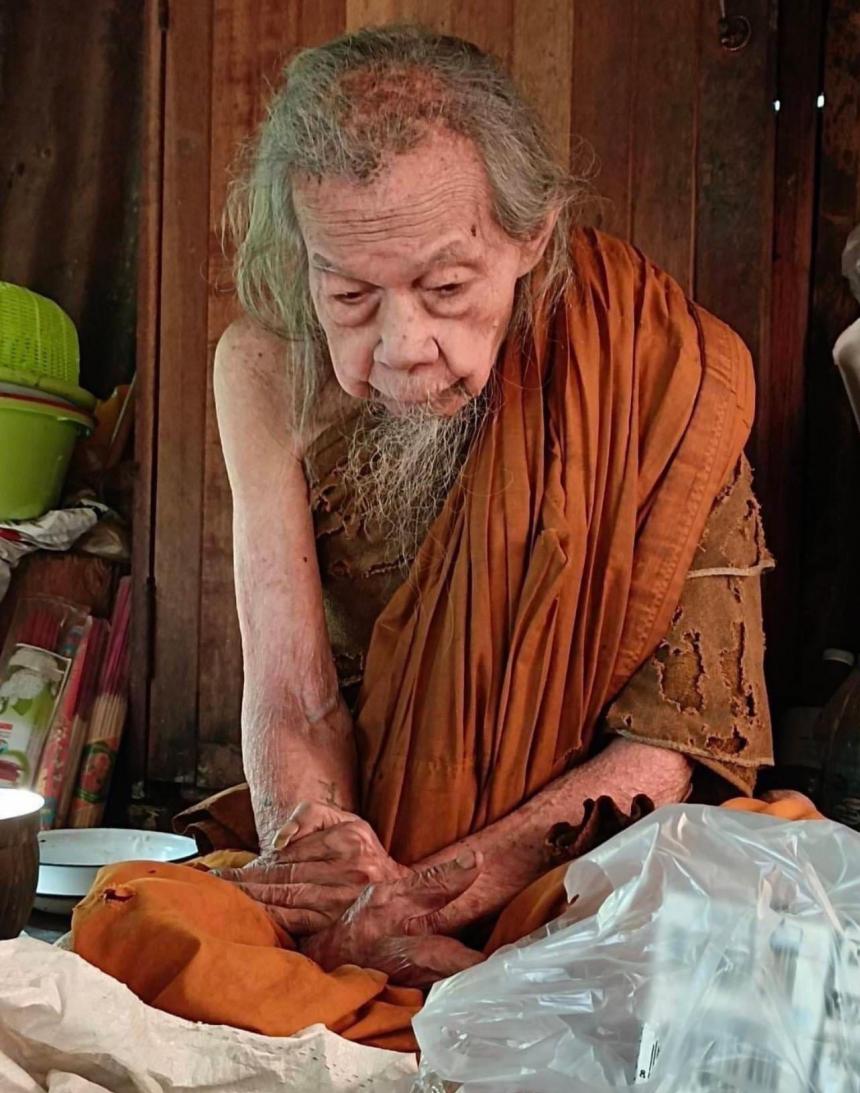 เหรียญ หน้ายักษ์ หลวงปู่เฉย เทวดาเหนือโลก เปิดจองคระฃ