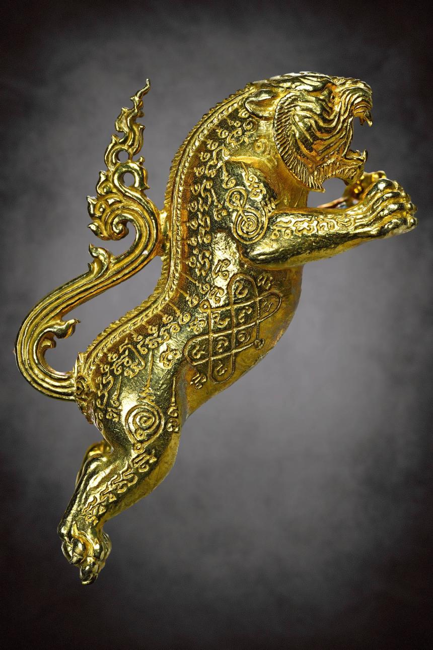 ขณะที่หลวงปู่นวล ท่านจำวัดอยู่ นั้น นิมิตปรากฏมีพระอินทร์แปลงกายมาเป็นเสือขวางหน้า ได้ยินเสียงแว่ว เปิดจองครับ