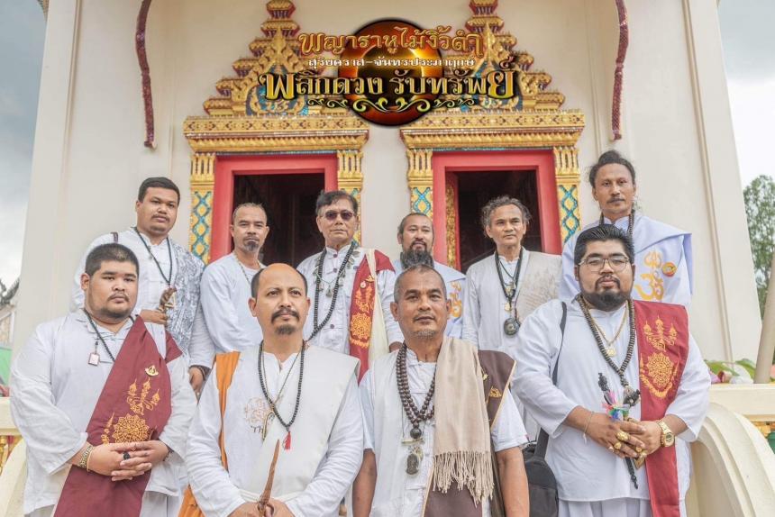 พญาราหูไม้งิ้วดำ สุดยอดพิธีกรรม ปลุกเสกพญาราหู ☆ อ.จุล จุลจักร สำนักอนุรักษณ์สักยันต์ไทย เปิดจองครับ