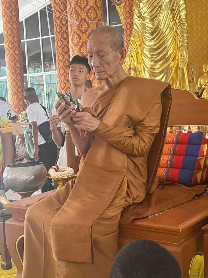 หลวงปู่จื่อ พันธมุตโต วัดเขาตาเงาะอุดมพร จ.ชัยภูมิ เปิดจองครับ
