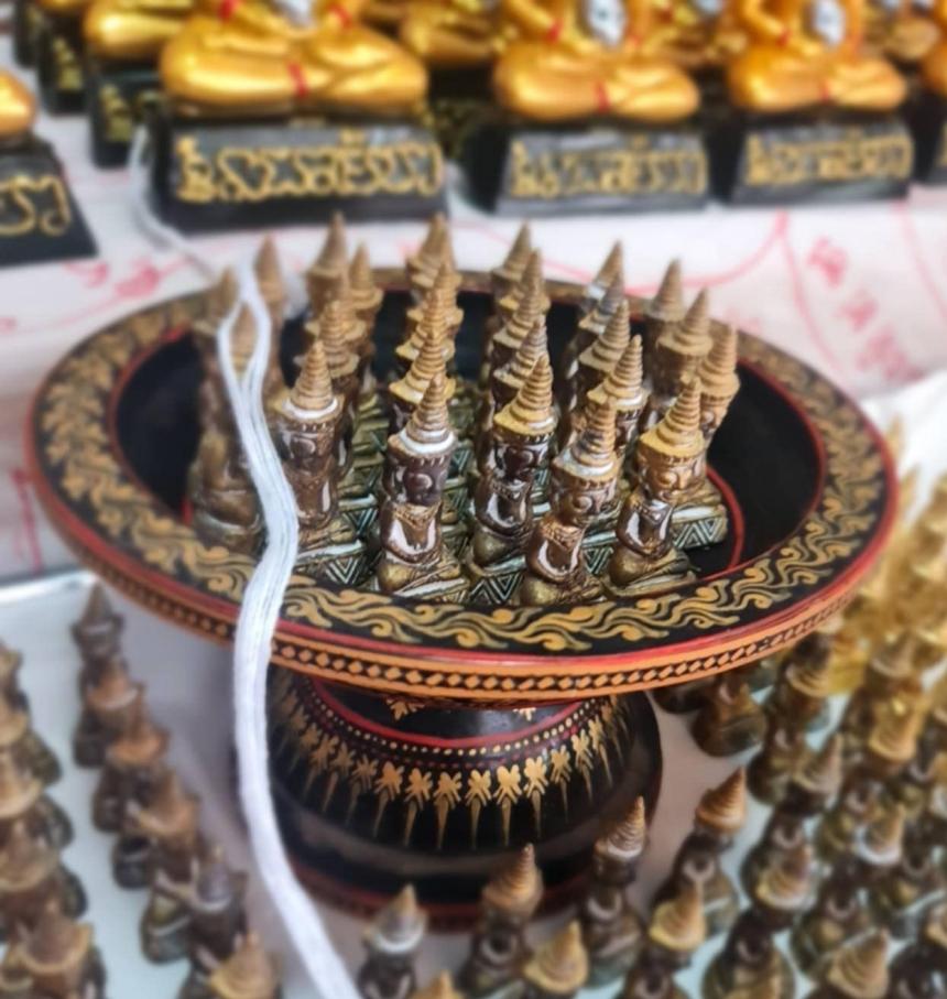 สำนักอาจารย์ต้น มหาเสน่ห์ บ้านแกใหญ่ อ.เมือง จ.สุรินทร์ เปิดจองครับ