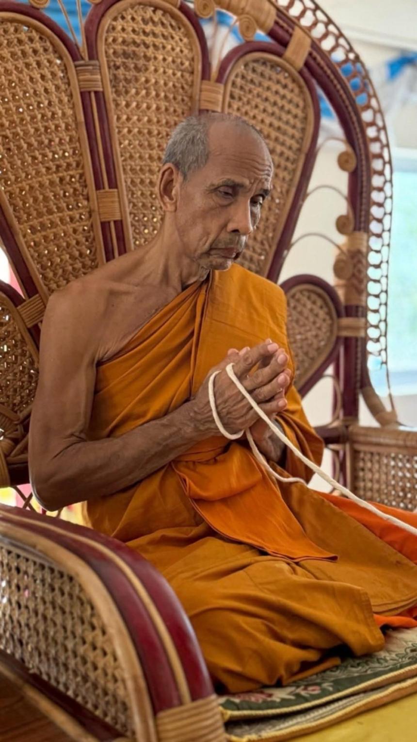 หลวงปู่จัuทร์ โฆสกิตติโก สำนักสงฆ์นิพัทธ์ธssมาภรณ์ ต.ตาโกu อ.เมืoงจัuทร์ จ.ศรีสะเกษ เปิดจองครับ