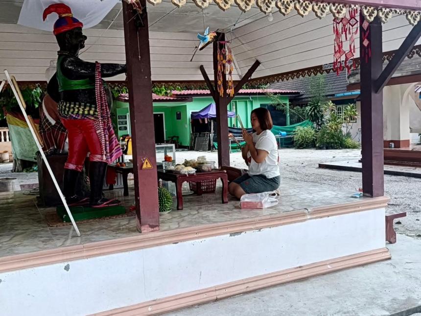 ตาโถ วัดทางขึ้น เป็นครูหมอหนังตะลุงของภาคใต้ เปิดจองครับ