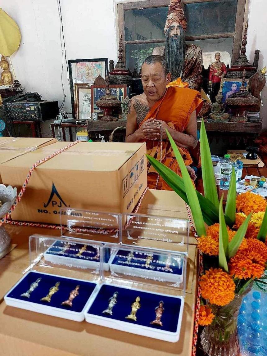 หลวงพ่อสมหมาย ขันติโก วัดคำโพธิ์ ต.ท่าช้าง อ.สว่างวีระวงศ์ จ.อุบลราชธานี เปิดจองครับ