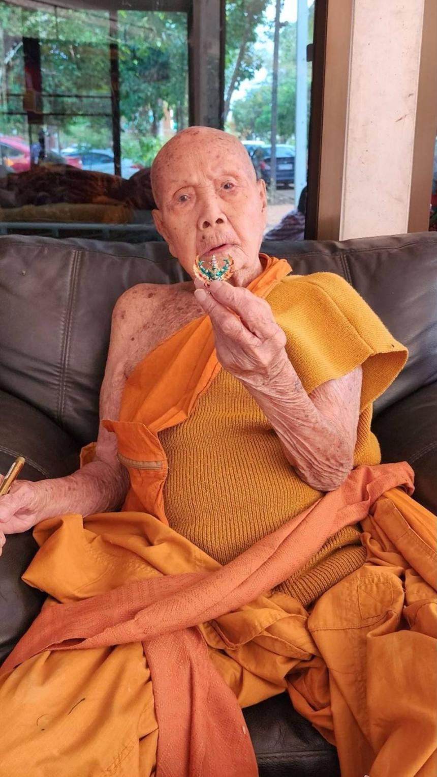 หลวงปู่คีบ ธีรปัญโญ วัดป่าสุทธาวาส จ.นครพนม เปิดจองครับ