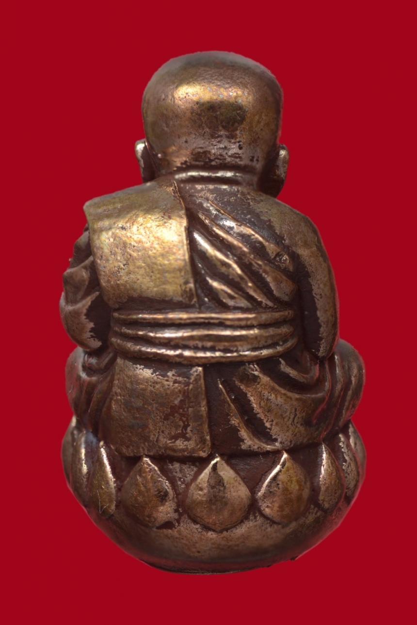 หลวงปู่ทวดอุ้มบาตร และ ตะกรุดแกะลาย รุ่น“เพชรลังกาสุกะ” ปี 2567 พระอาจารย์แดง วัดไร่บางตาวา จ.ปัตตานี เปิดจองครับ