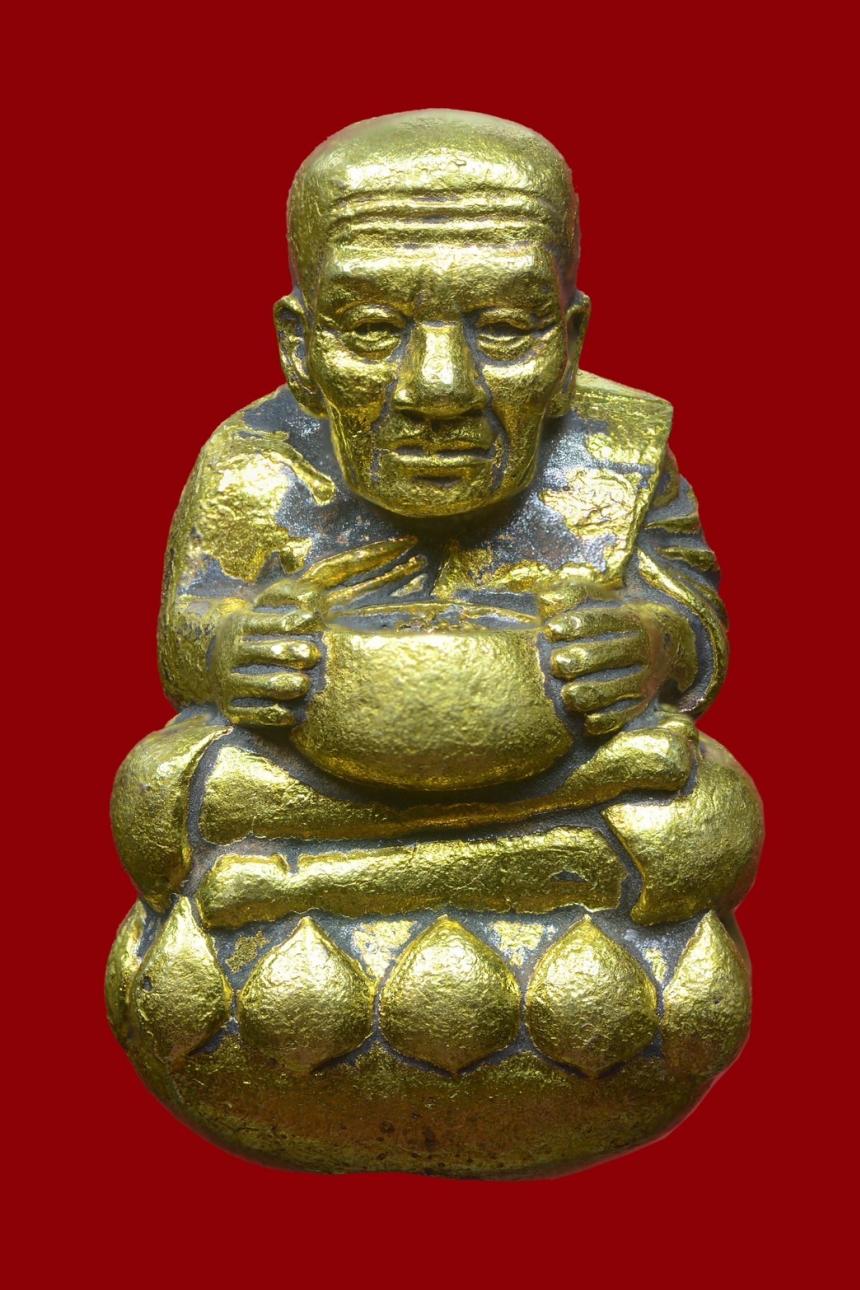 หลวงปู่ทวดอุ้มบาตร และ ตะกรุดแกะลาย รุ่น“เพชรลังกาสุกะ” ปี 2567 พระอาจารย์แดง วัดไร่บางตาวา จ.ปัตตานี เปิดจองครับ