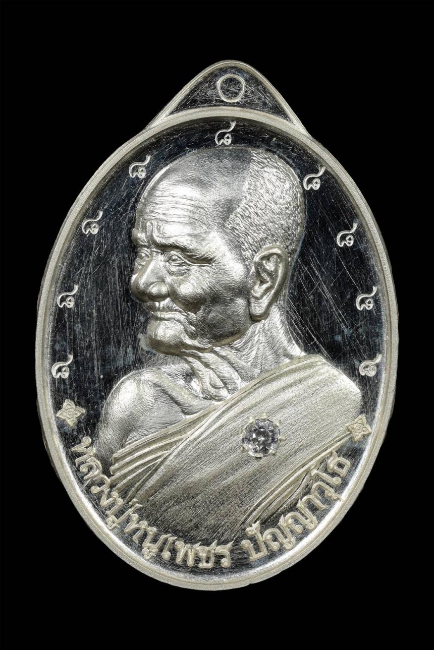 เป็นเหรียญอีกรุ่นที่หน้าสะสมอีกวาระหนึ่งฝากติดตามงานบูญครั้งนี้ด้วยนะครับ เปิดจองครับ