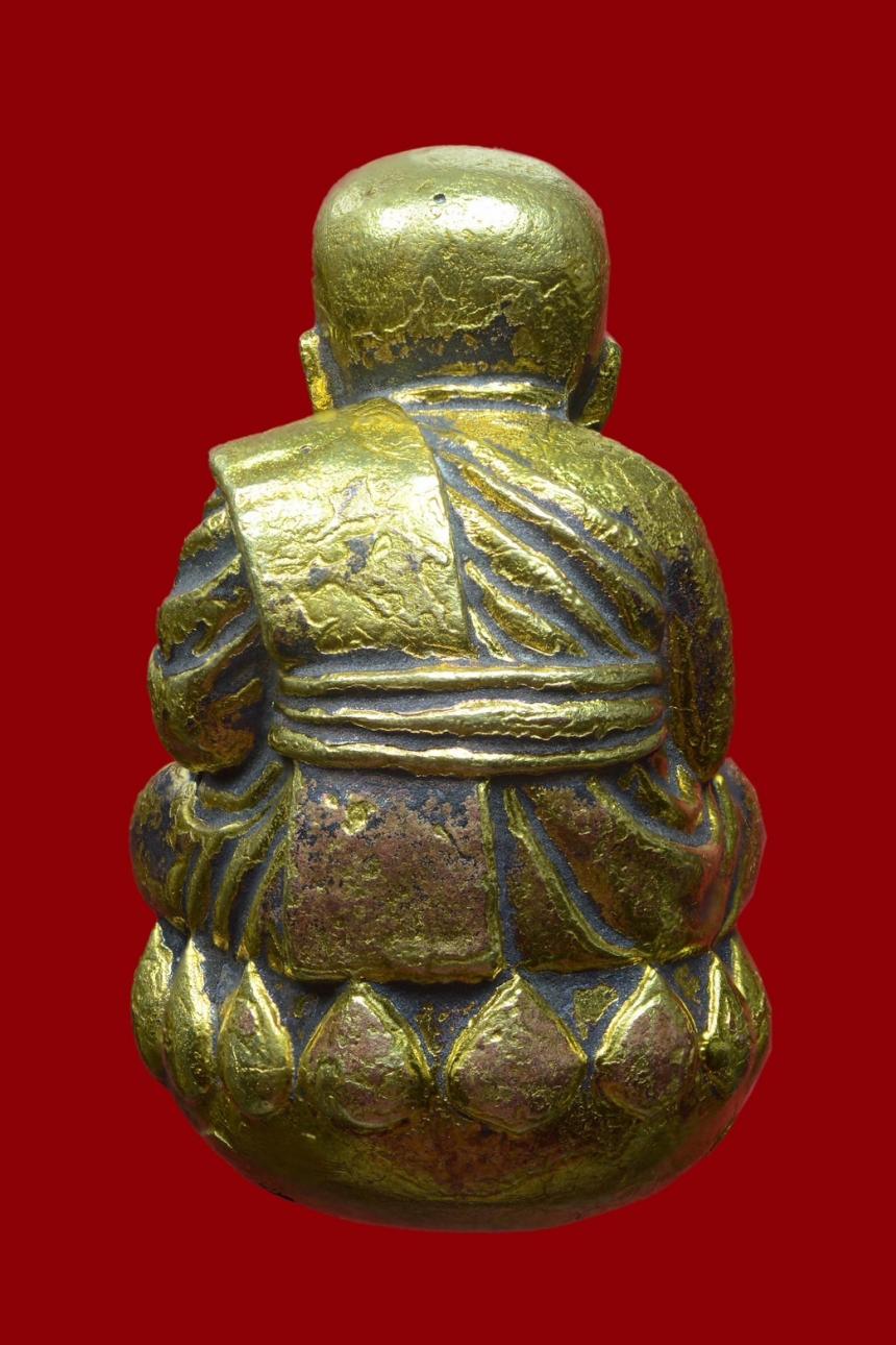 หลวงปู่ทวดอุ้มบาตร และ ตะกรุดแกะลาย รุ่น“เพชรลังกาสุกะ” ปี 2567 พระอาจารย์แดง วัดไร่บางตาวา จ.ปัตตานี เปิดจองครับ