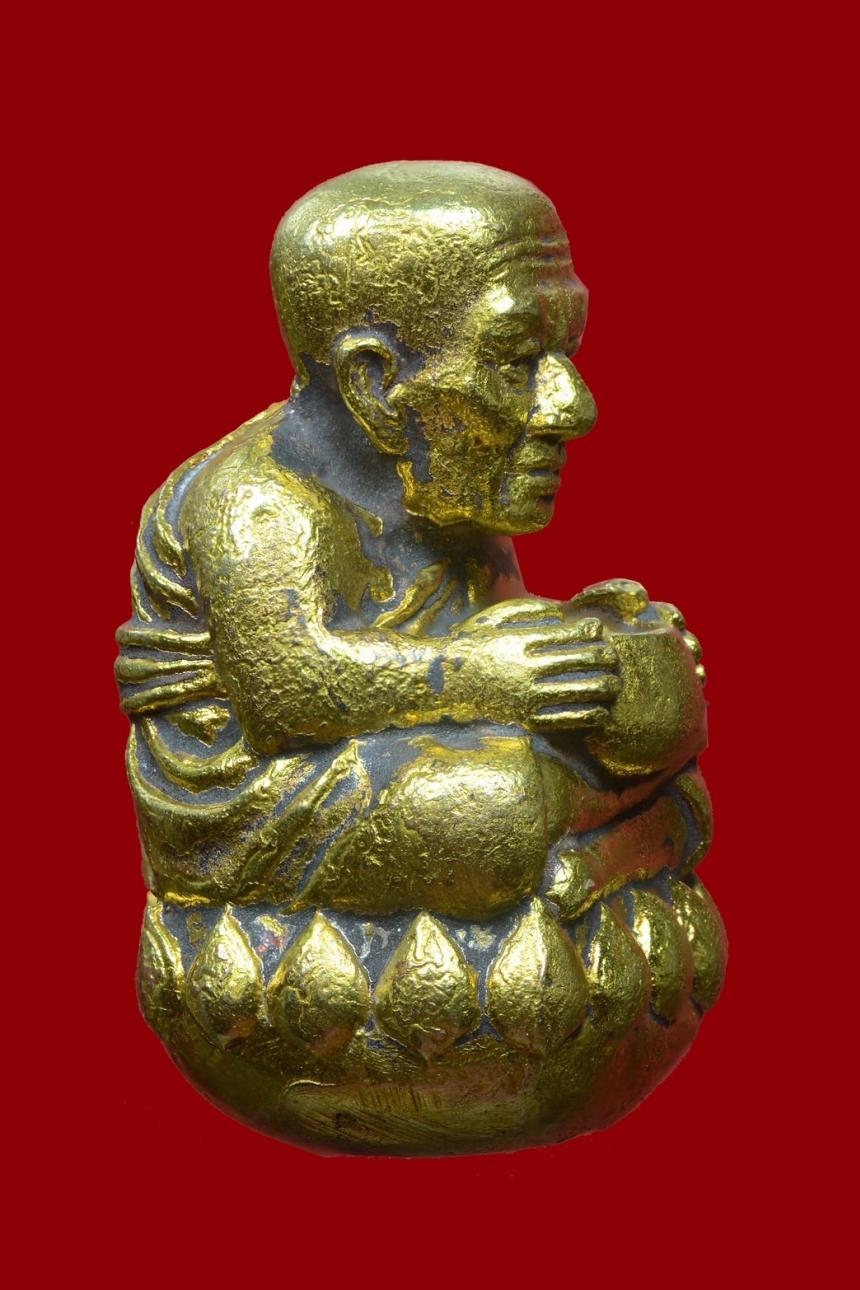 หลวงปู่ทวดอุ้มบาตร และ ตะกรุดแกะลาย รุ่น“เพชรลังกาสุกะ” ปี 2567 พระอาจารย์แดง วัดไร่บางตาวา จ.ปัตตานี เปิดจองครับ