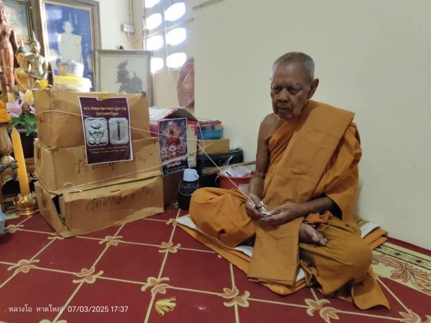 พระครูวินัยธรวิเชียร  วิโรจโน (พ่อท่านมหาวิเชียร) วัดโคกสูง   ต.ท่าข้าม  อ.หาดใหญ่  จ.สงขลา  เปิดจองครับ
